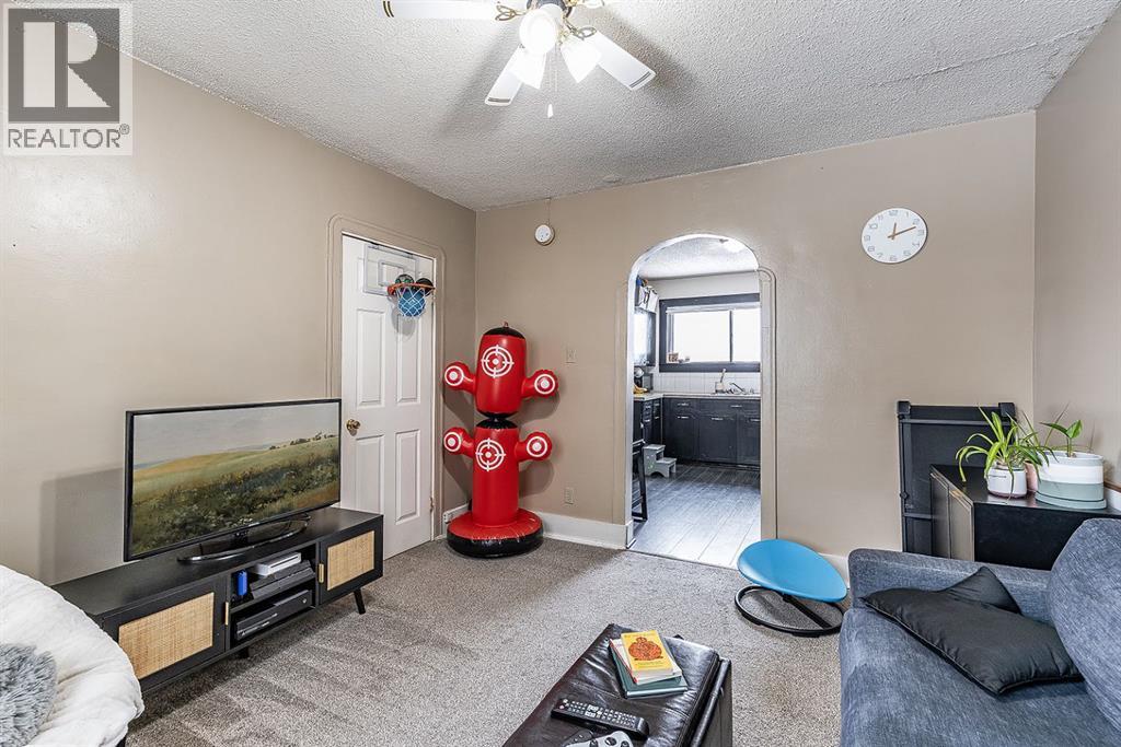 447 Allowance Avenue Se, Medicine Hat, Alberta  T1A 3E1 - Photo 7 - A2292468