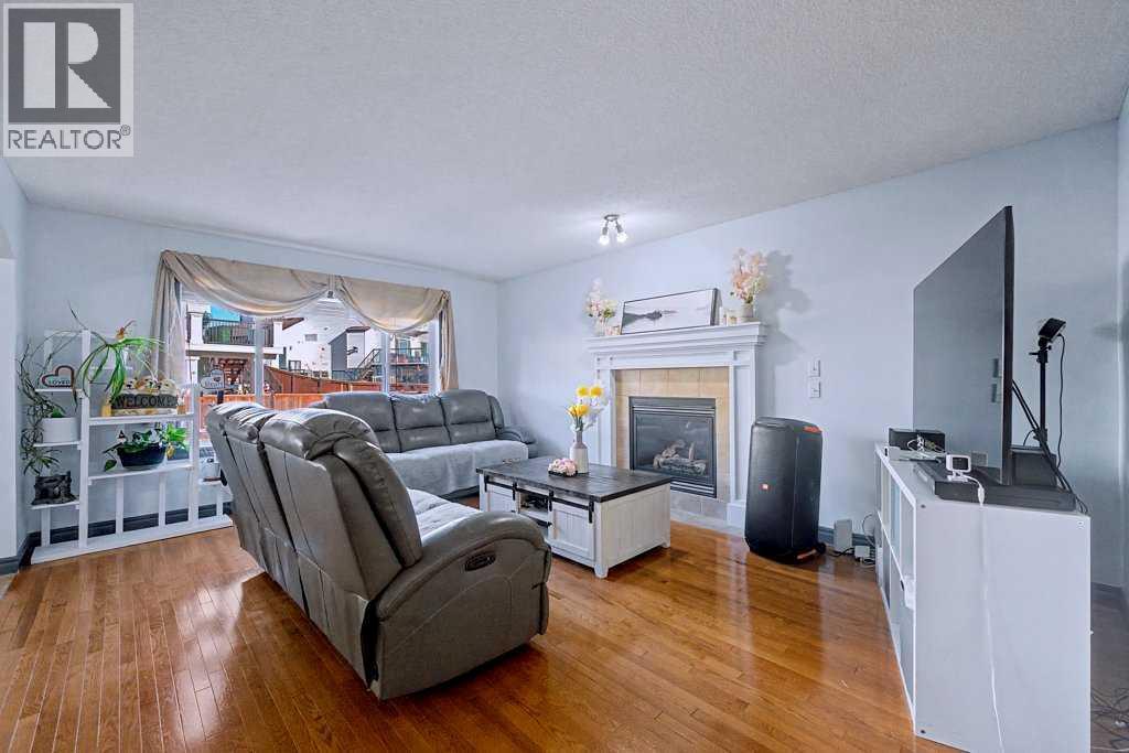 284 Hawkmere View, Chestermere, Alberta  T1X 1T7 - Photo 8 - A2287875