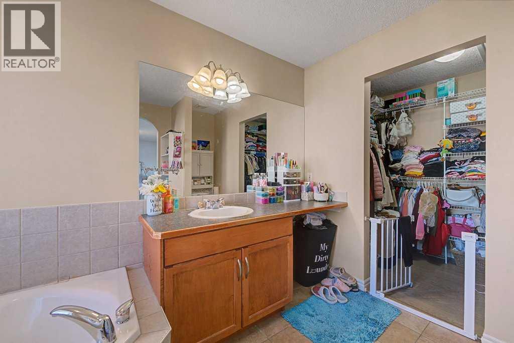 284 Hawkmere View, Chestermere, Alberta  T1X 1T7 - Photo 31 - A2287875