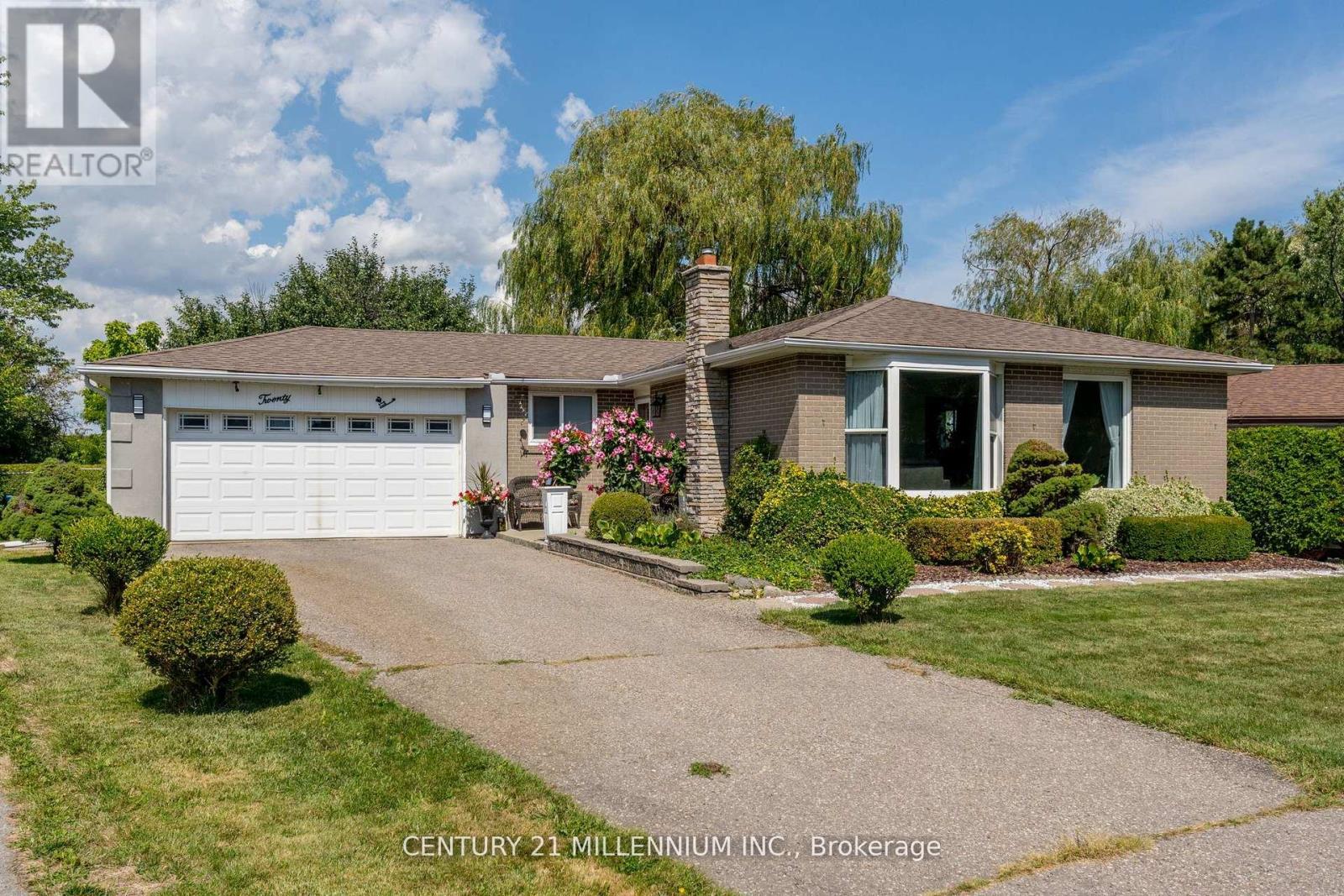 20 Dunblaine Crescent, Brampton, Ontario  L6T 3H2 - Photo 2 - W12897572