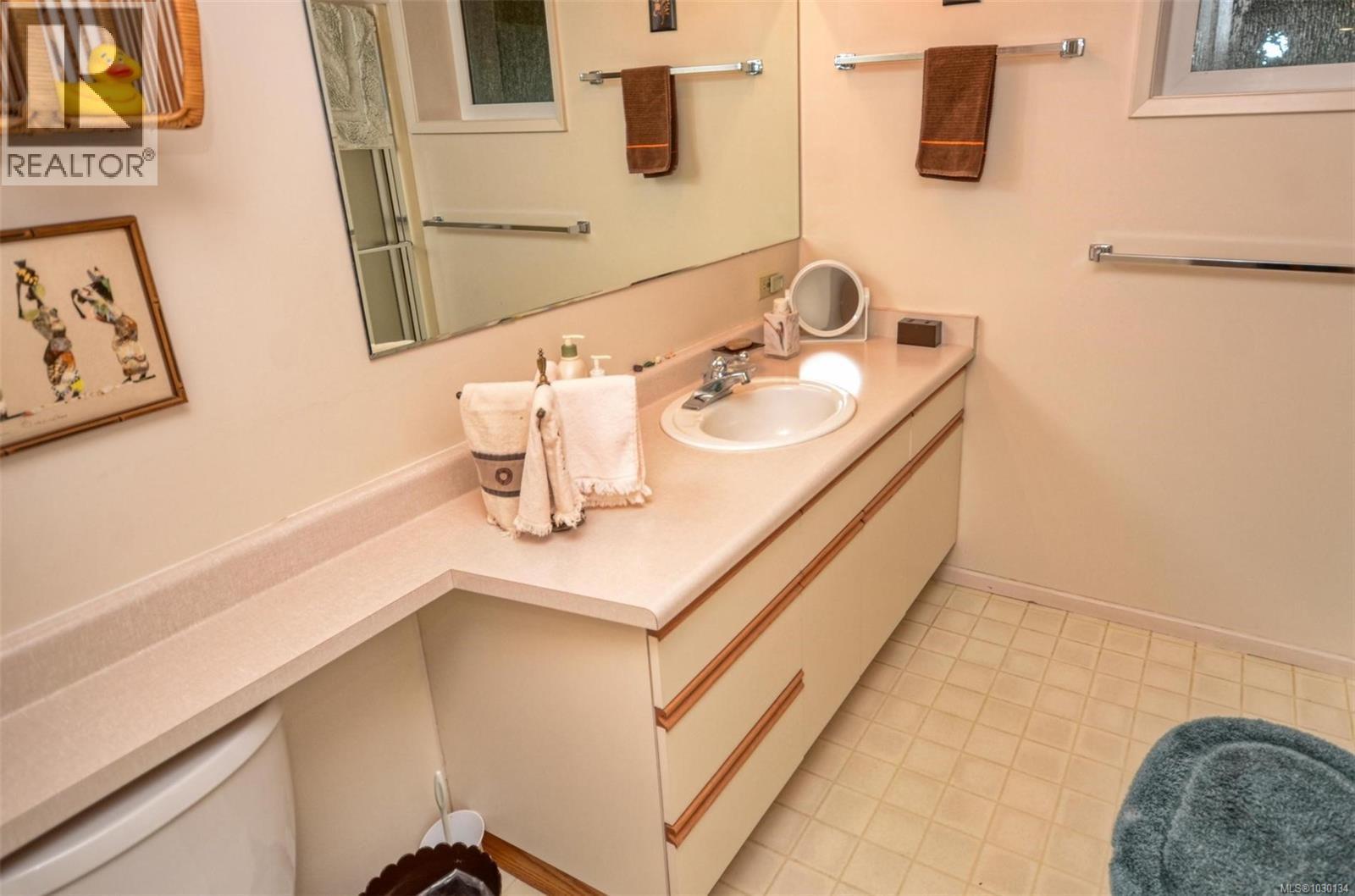 10502 Jocelyn Pl, Sidney, British Columbia  V8L 2P5 - Photo 38 - 1030134