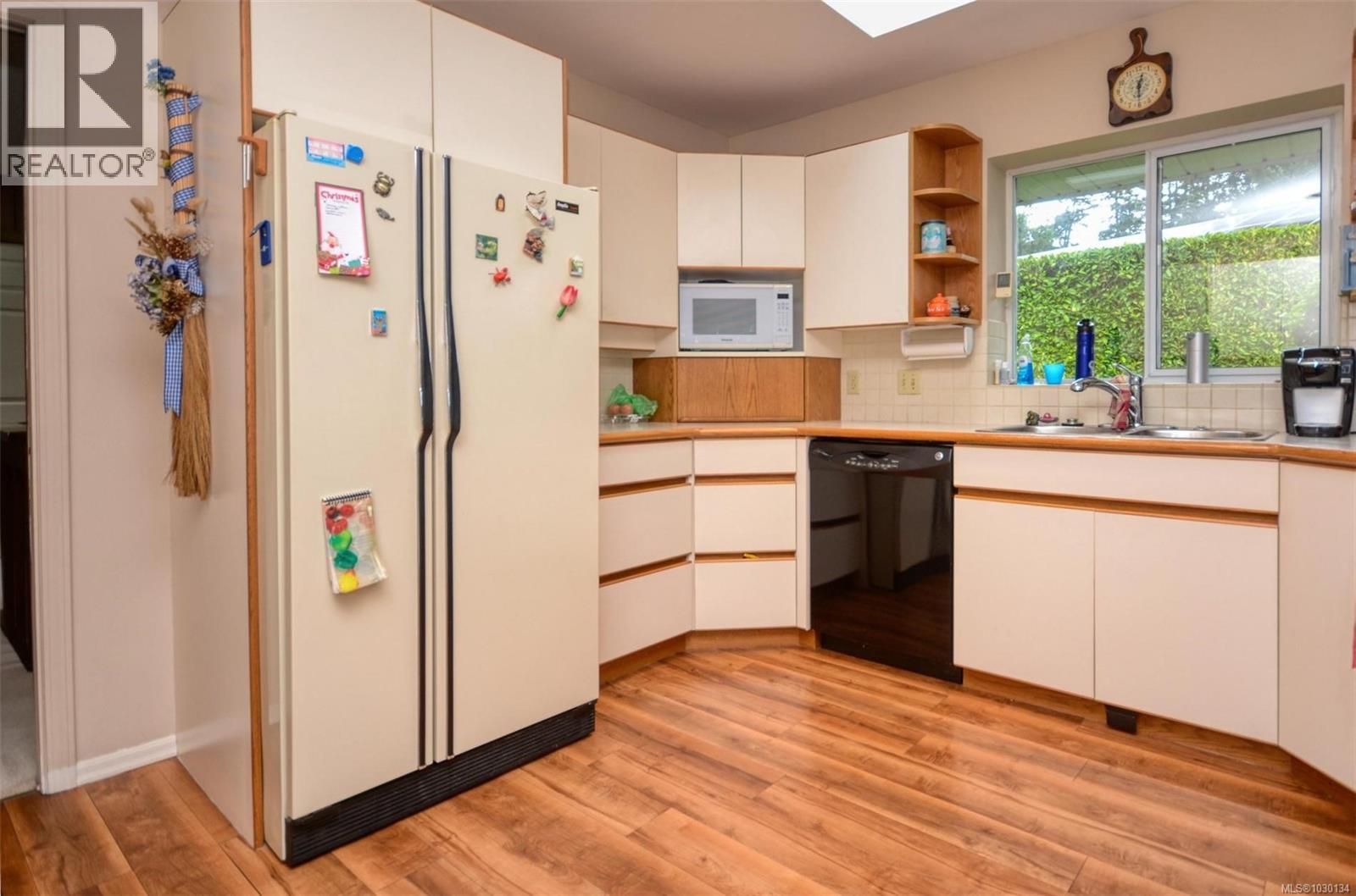 10502 Jocelyn Pl, Sidney, British Columbia  V8L 2P5 - Photo 30 - 1030134