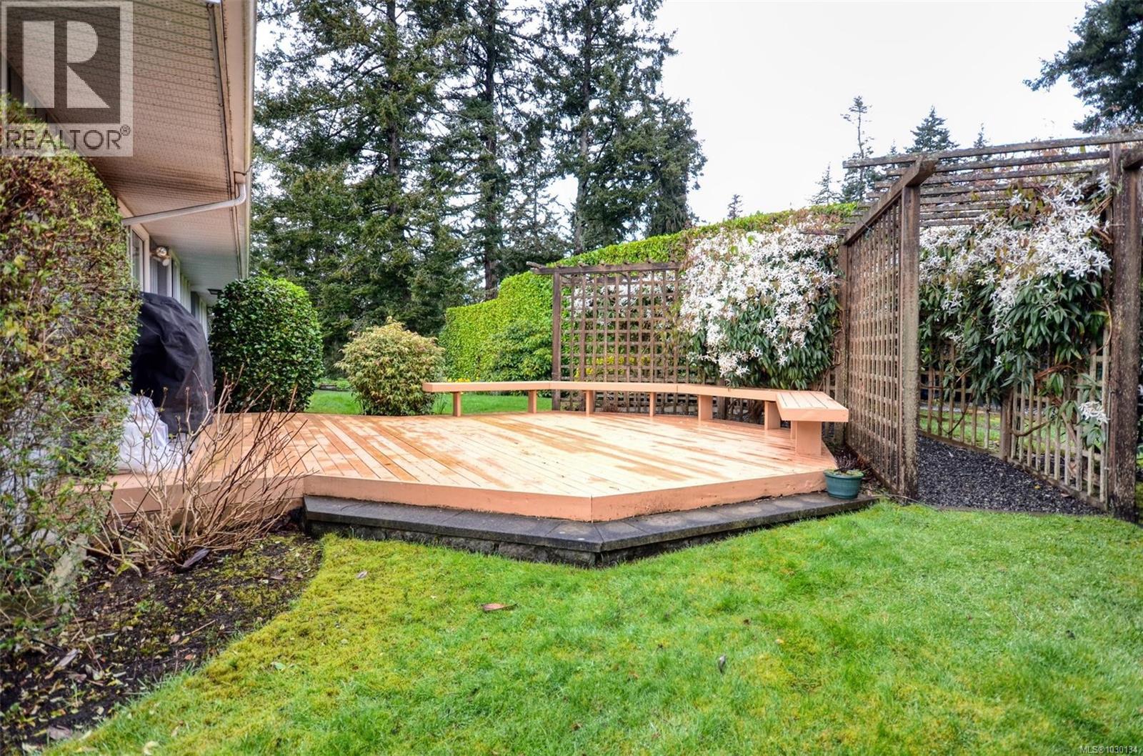 10502 Jocelyn Pl, Sidney, British Columbia  V8L 2P5 - Photo 11 - 1030134