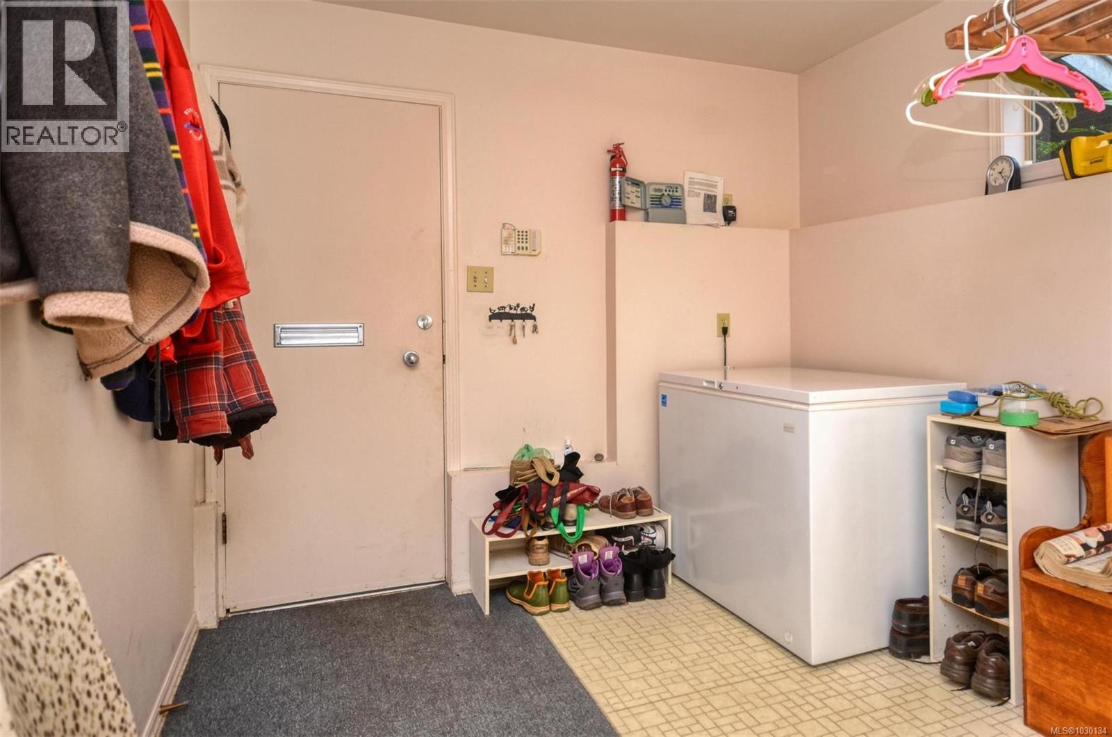 10502 Jocelyn Pl, Sidney, British Columbia  V8L 2P5 - Photo 39 - 1030134