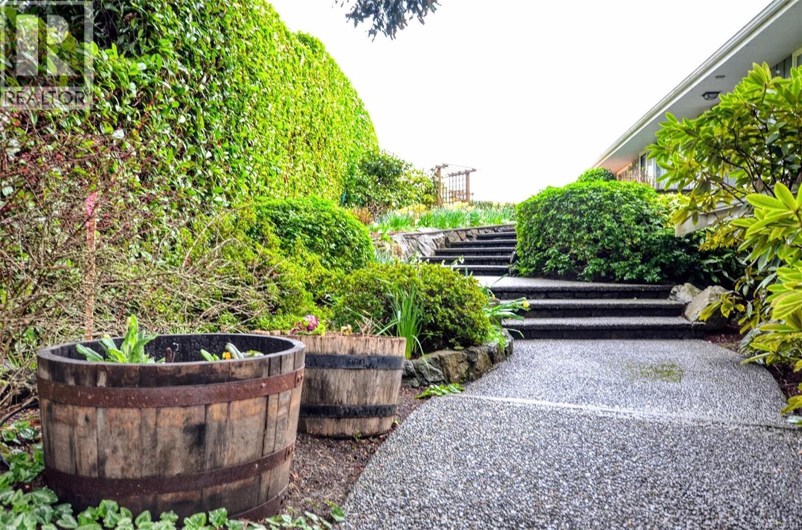 10502 Jocelyn Pl, Sidney, British Columbia  V8L 2P5 - Photo 13 - 1030134