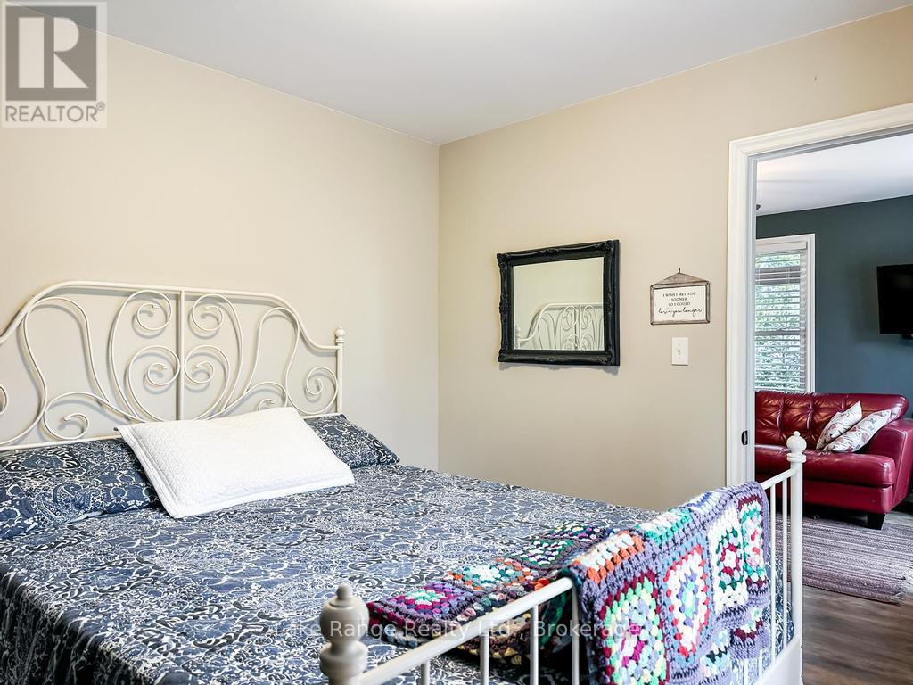 111 Sunrise Avenue W, Huron-Kinloss, Ontario  N0G 2R0 - Photo 13 - X12932144