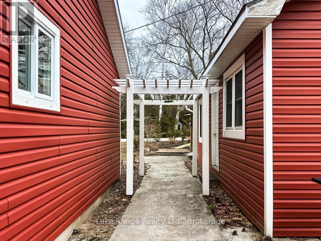 111 Sunrise Avenue W, Huron-Kinloss, Ontario  N0G 2R0 - Photo 8 - X12932144