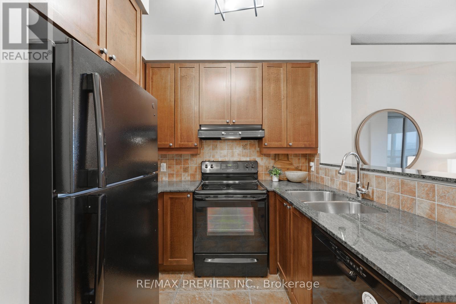 Ph20 - 16 Dallimore Circle, Toronto, Ontario  M3C 4C4 - Photo 9 - C12932146