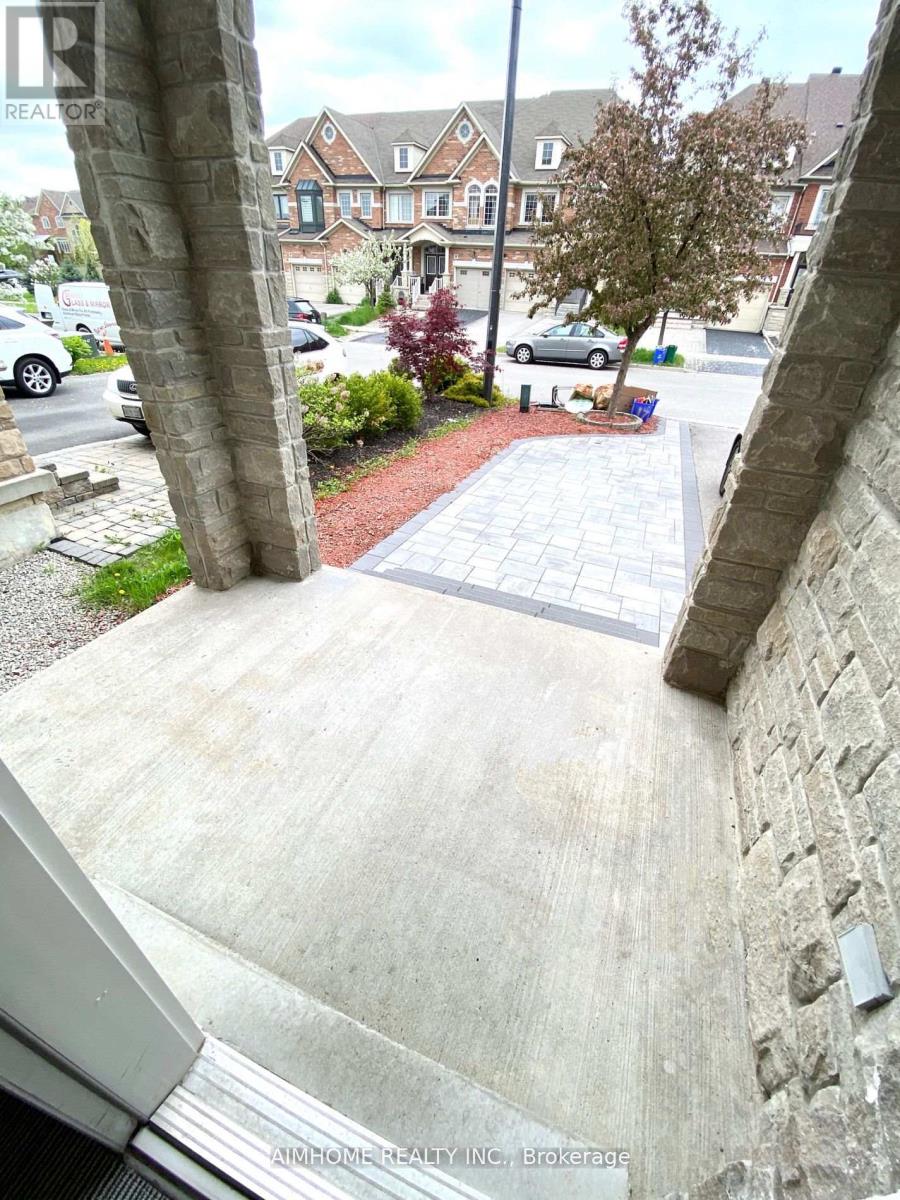 17 Littleriver Court, Vaughan (Patterson), Ontario  L6A 0K4 - Photo 3 - N12932130