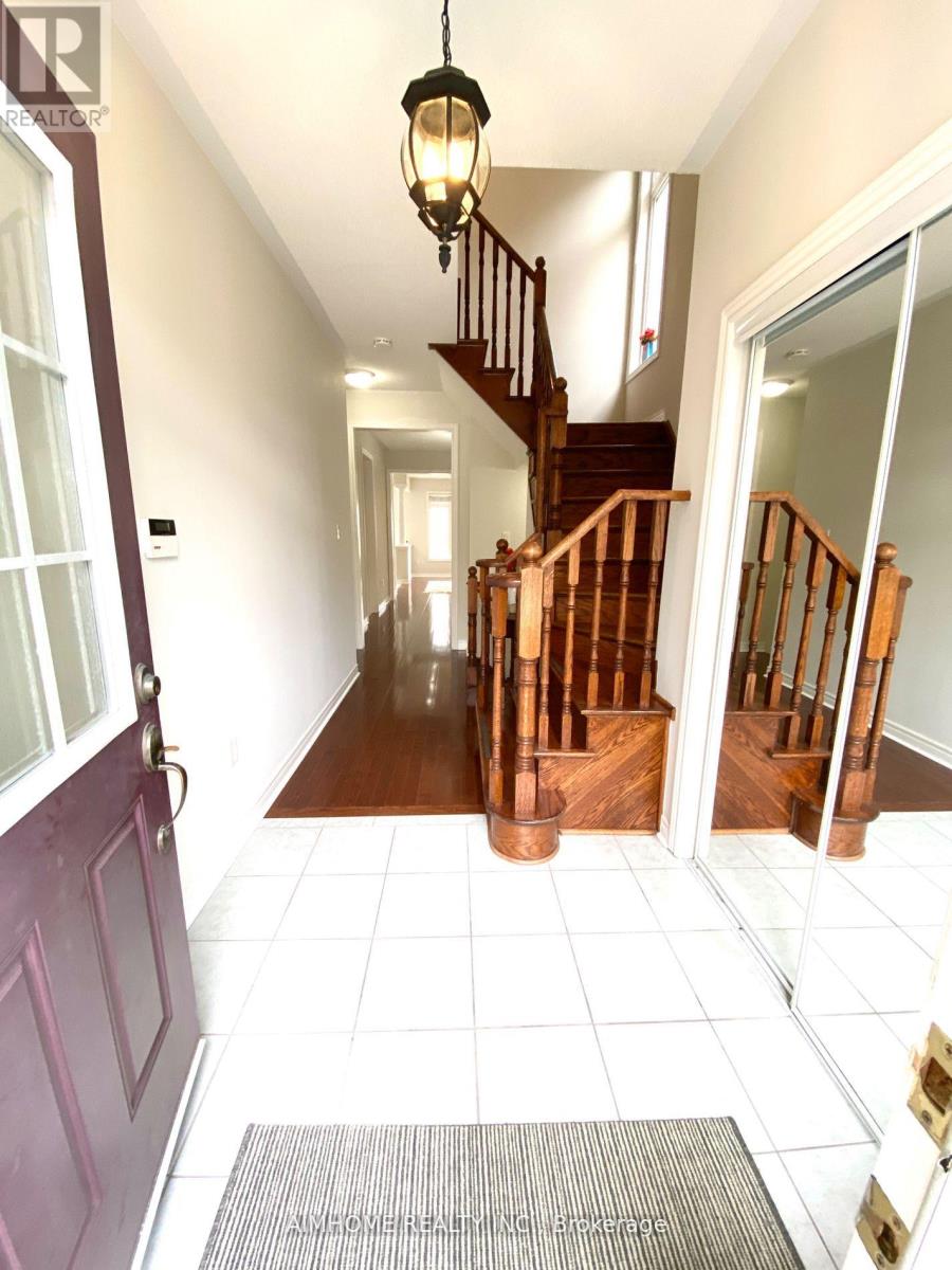 17 Littleriver Court, Vaughan (Patterson), Ontario  L6A 0K4 - Photo 4 - N12932130