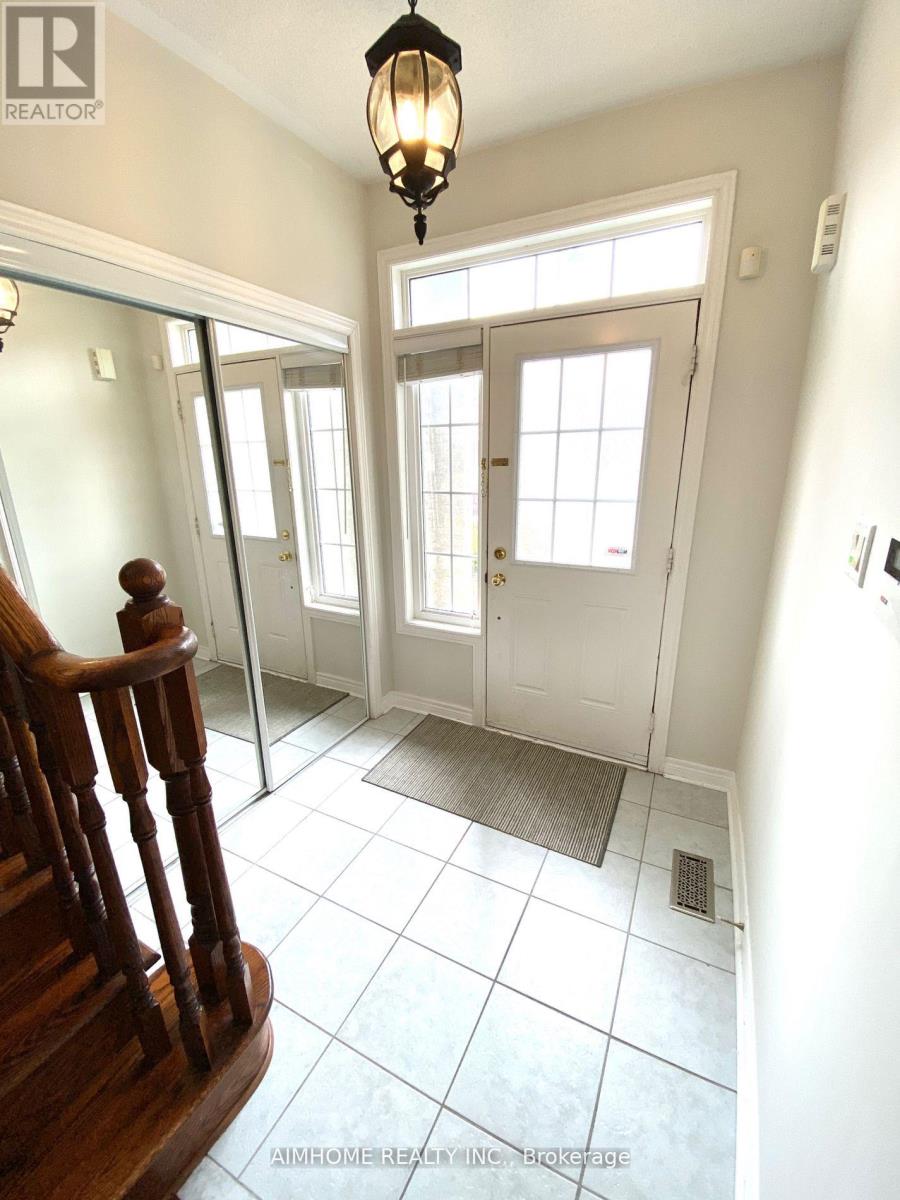 17 Littleriver Court, Vaughan (Patterson), Ontario  L6A 0K4 - Photo 5 - N12932130