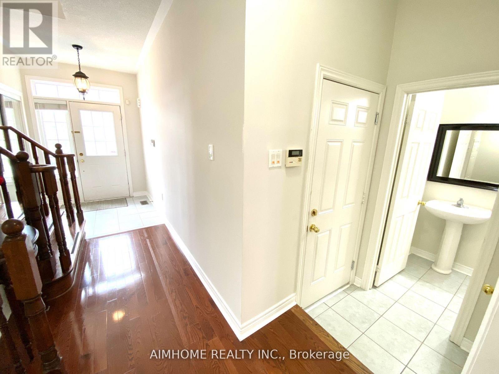 17 Littleriver Court, Vaughan (Patterson), Ontario  L6A 0K4 - Photo 7 - N12932130