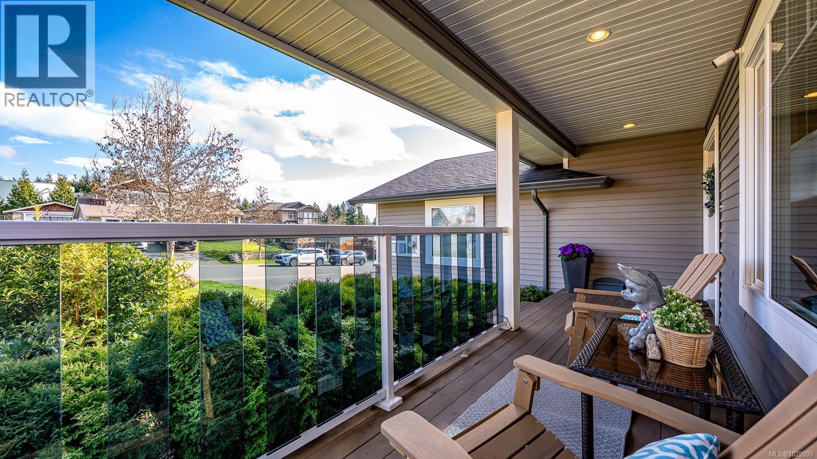 560 Spitfire Dr, Comox, British Columbia  V9M 0A6 - Photo 2 - 1029999