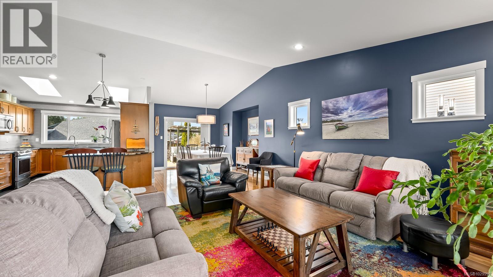 560 Spitfire Dr, Comox, British Columbia  V9M 0A6 - Photo 11 - 1029999