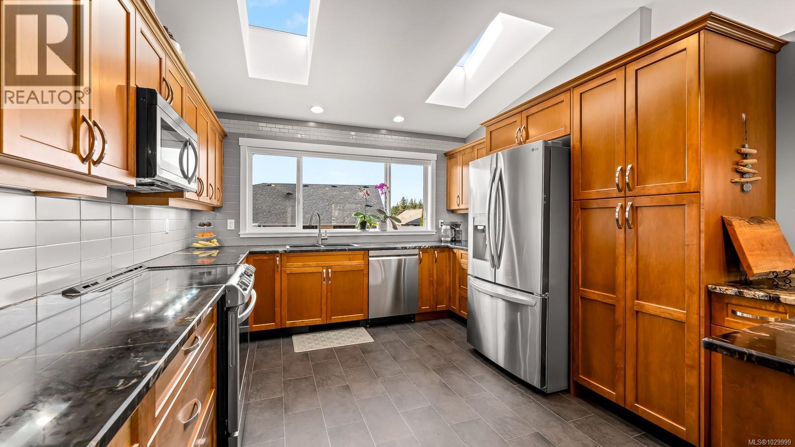 560 Spitfire Dr, Comox, British Columbia  V9M 0A6 - Photo 13 - 1029999