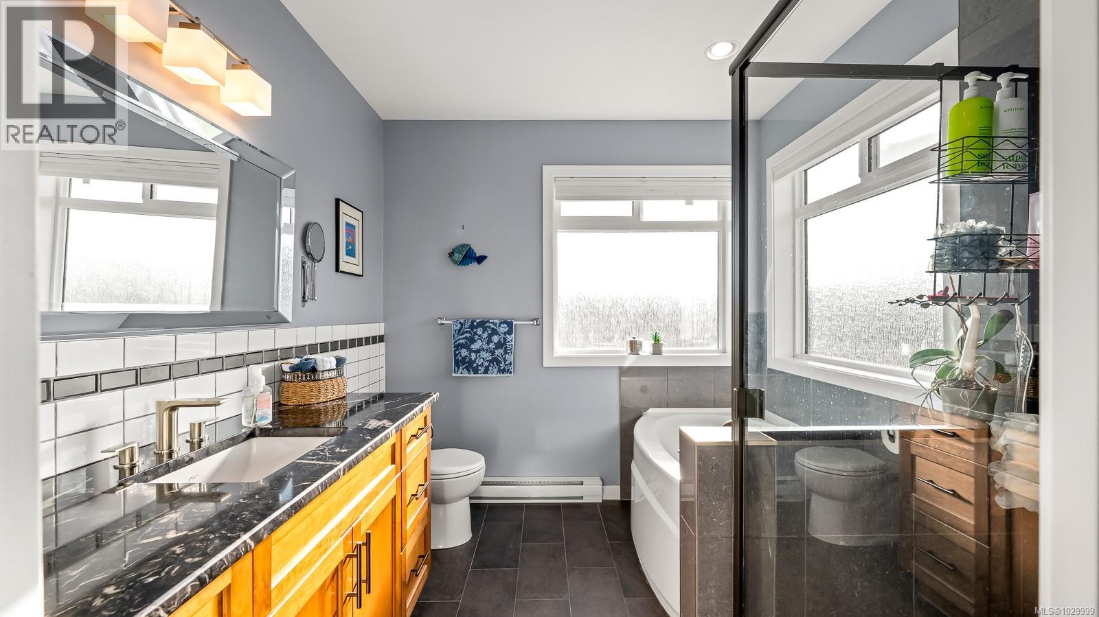 560 Spitfire Dr, Comox, British Columbia  V9M 0A6 - Photo 19 - 1029999