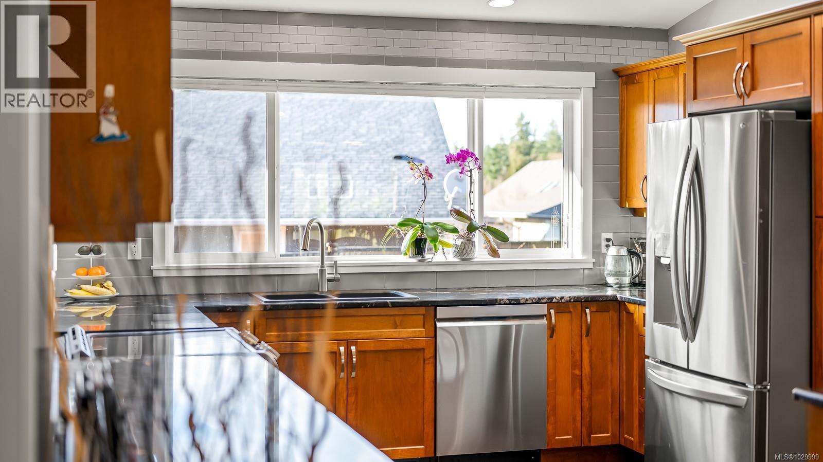 560 Spitfire Dr, Comox, British Columbia  V9M 0A6 - Photo 25 - 1029999