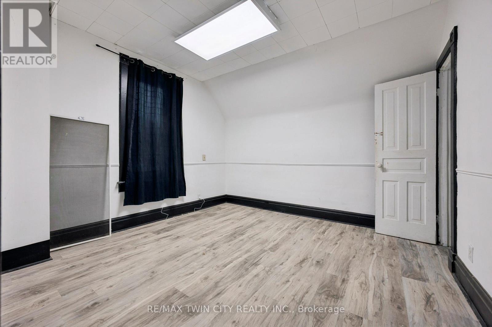 496 King Street E, Kitchener, Ontario N2G 2L6 - Photo 10 - X12932120