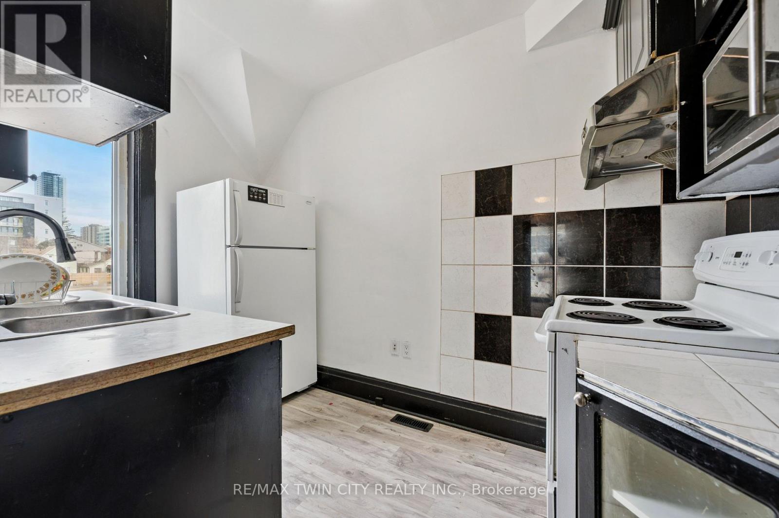 496 King Street E, Kitchener, Ontario N2G 2L6 - Photo 15 - X12932120