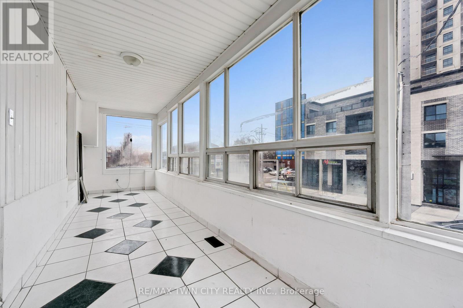 496 King Street E, Kitchener, Ontario N2G 2L6 - Photo 17 - X12932120