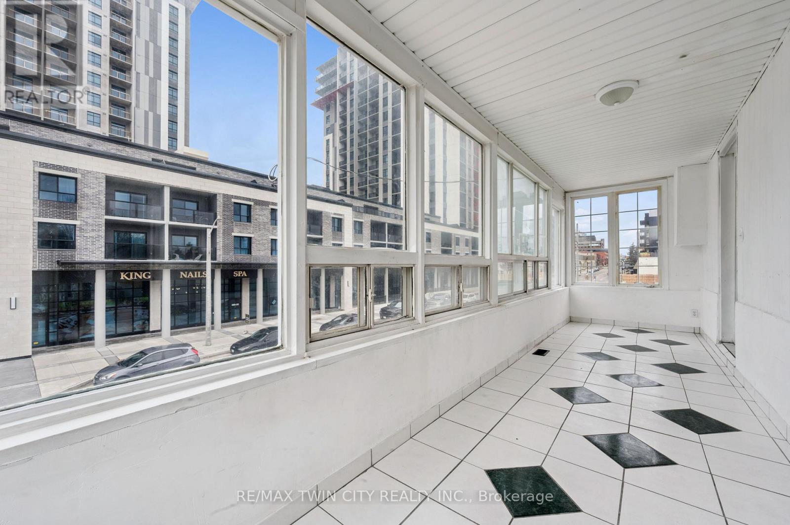 496 King Street E, Kitchener, Ontario N2G 2L6 - Photo 18 - X12932120