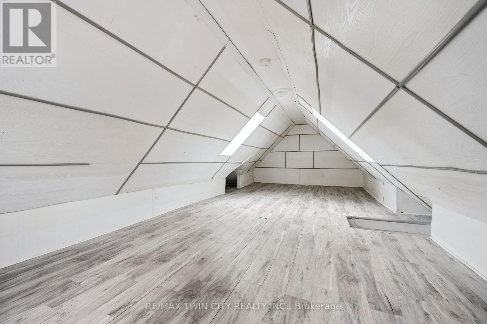 496 King Street E, Kitchener, Ontario N2G 2L6 - Photo 19 - X12932120