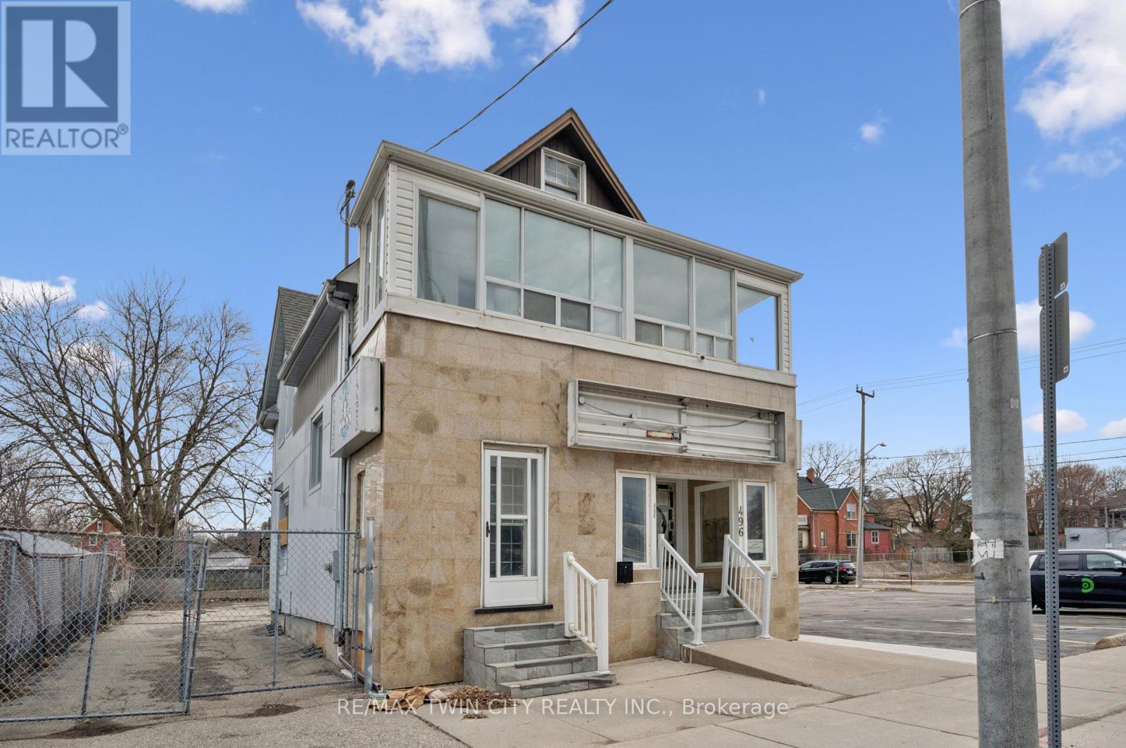 496 King Street E, Kitchener, Ontario N2G 2L6 - Photo 3 - X12932120