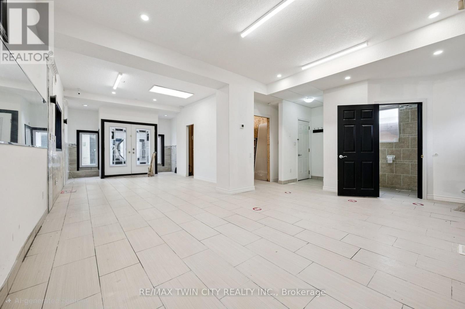 496 King Street E, Kitchener, Ontario N2G 2L6 - Photo 6 - X12932120