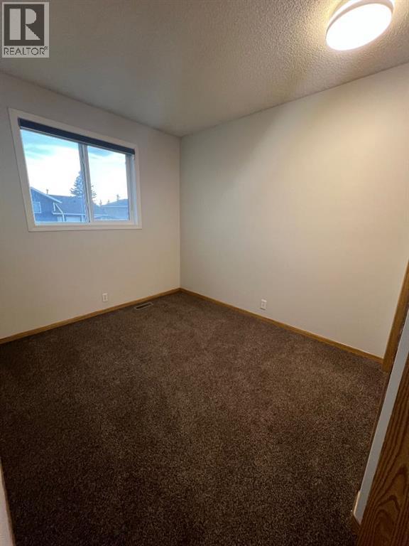 99 Martinwood Road Ne, Calgary, Alberta  T3J 3G7 - Photo 13 - A2267284