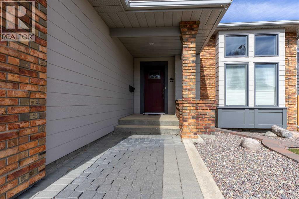 229 Coachwood Point W, Lethbridge, Alberta  T1K 6A7 - Photo 4 - A2295596