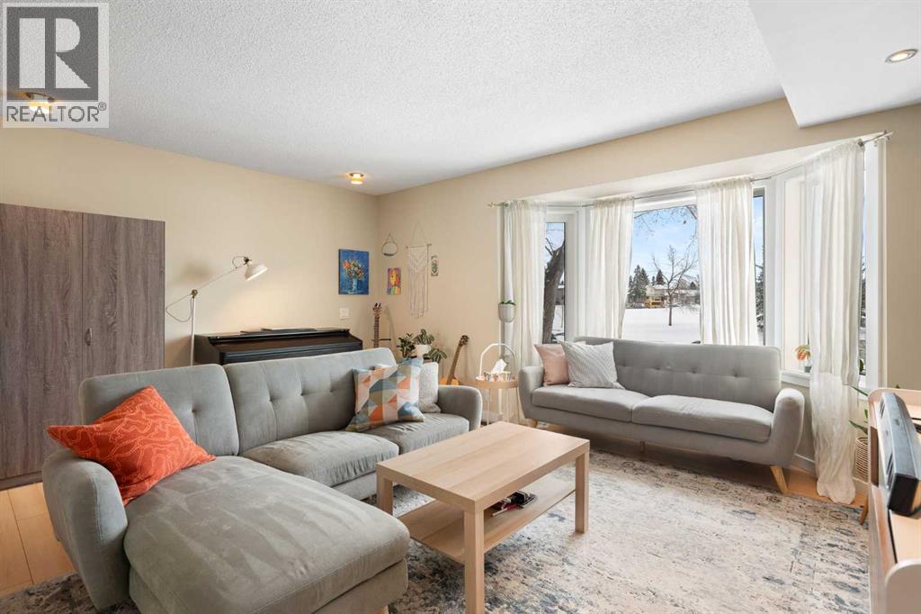 11035 Oakfield Drive Sw, Calgary, Alberta  T2W 3H3 - Photo 9 - A2296863