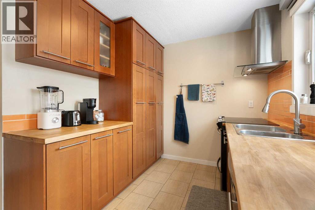 11035 Oakfield Drive Sw, Calgary, Alberta  T2W 3H3 - Photo 17 - A2296863