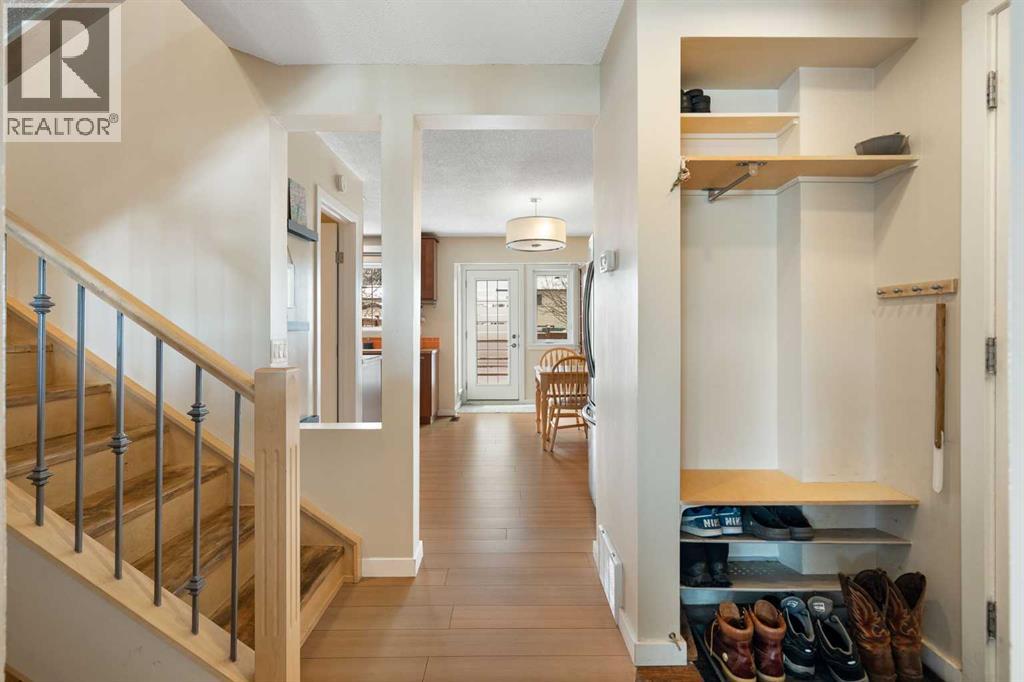 11035 Oakfield Drive Sw, Calgary, Alberta  T2W 3H3 - Photo 5 - A2296863