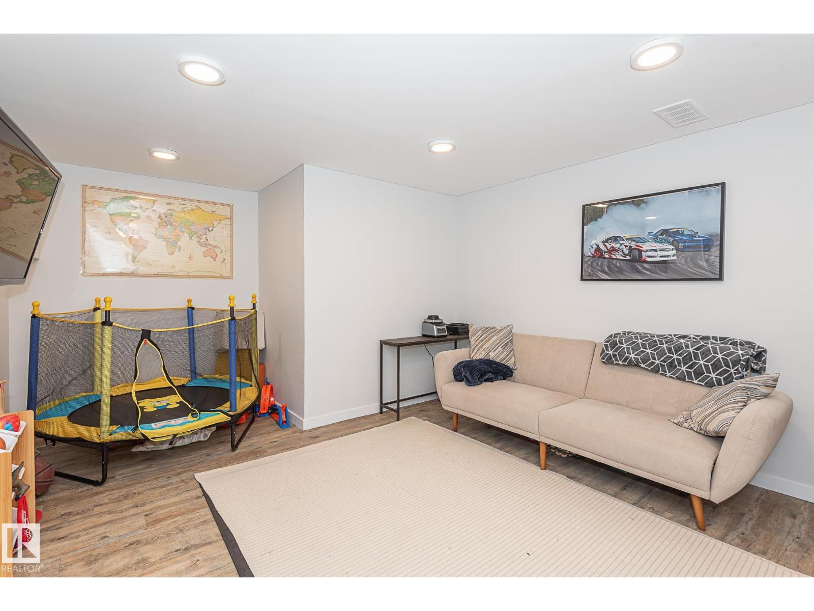 8326 157 Av Nw, Edmonton, Alberta  T5Z 2P7 - Photo 4 - E4479551