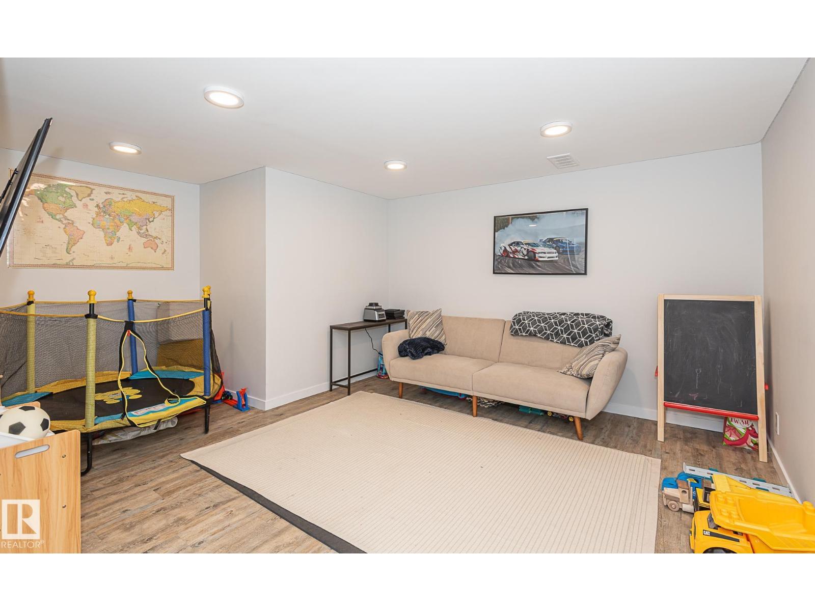 8326 157 Av Nw, Edmonton, Alberta  T5Z 2P7 - Photo 3 - E4479551