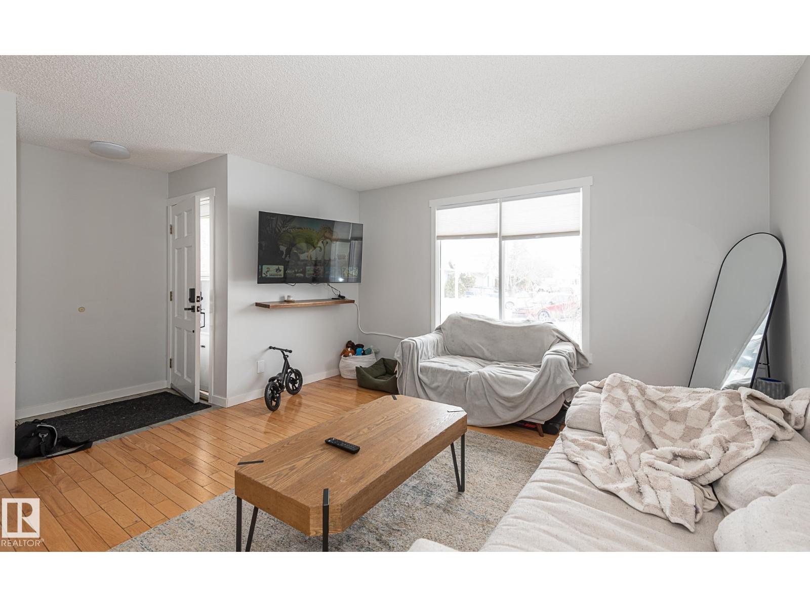 8326 157 Av Nw, Edmonton, Alberta  T5Z 2P7 - Photo 2 - E4479551