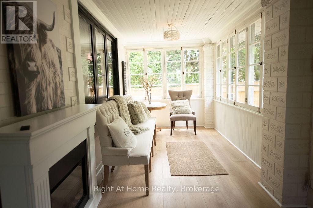 139 Allan Street, Oakville, Ontario  L6J 3N6 - Photo 2 - W12932152