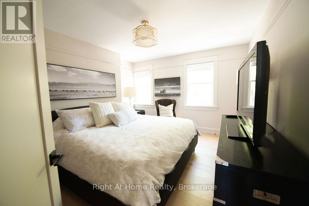 139 Allan Street, Oakville, Ontario  L6J 3N6 - Photo 33 - W12932152