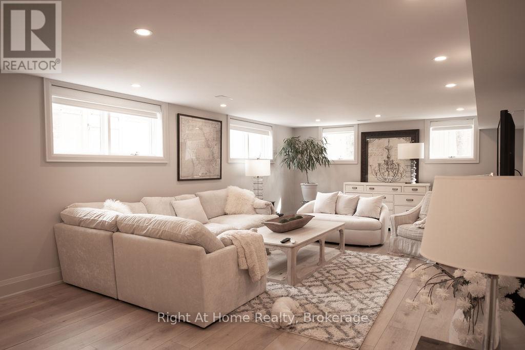 139 Allan Street, Oakville, Ontario  L6J 3N6 - Photo 36 - W12932152