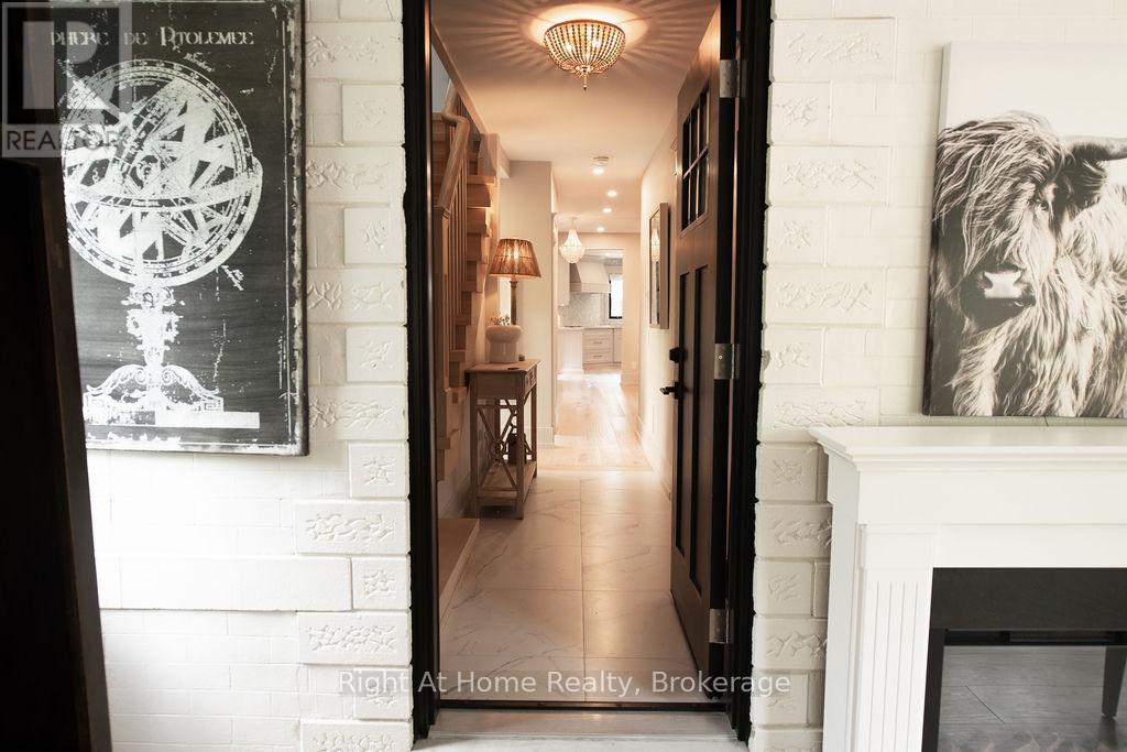 139 Allan Street, Oakville, Ontario  L6J 3N6 - Photo 4 - W12932152