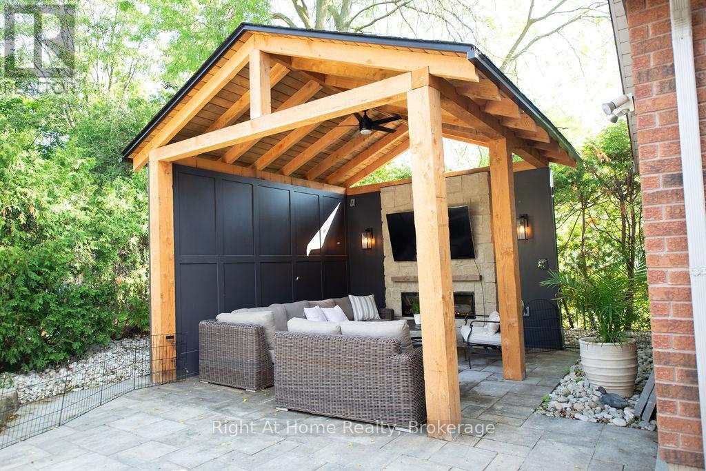 139 Allan Street, Oakville, Ontario  L6J 3N6 - Photo 42 - W12932152