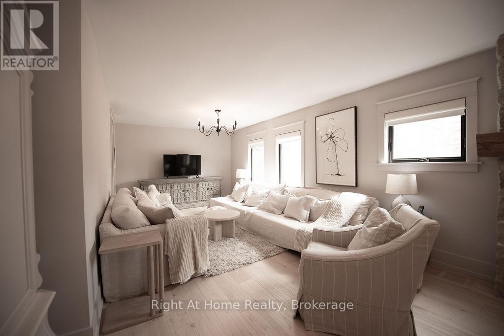 139 Allan Street, Oakville, Ontario  L6J 3N6 - Photo 7 - W12932152