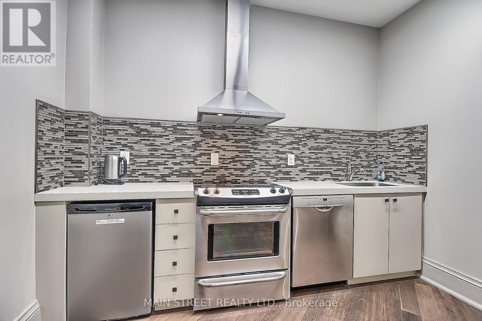 619 - 111 Civic Square Gate, Aurora, Ontario  L4G 0S6 - Photo 33 - N12665370