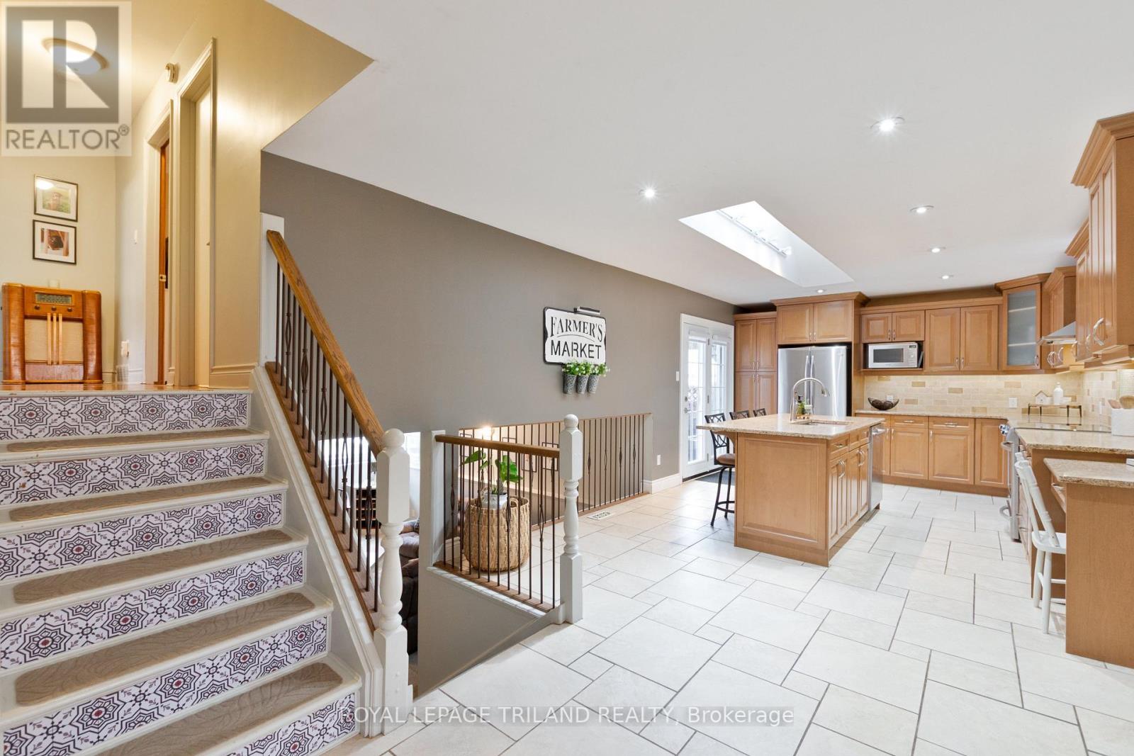 379 Sherwood Avenue, Central Elgin (Belmont), Ontario  N0L 1B0 - Photo 9 - X12932196