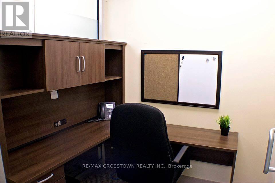 7-4 - 17075 Leslie Street, Newmarket, Ontario  L3Y 8E1 - Photo 3 - N12932162