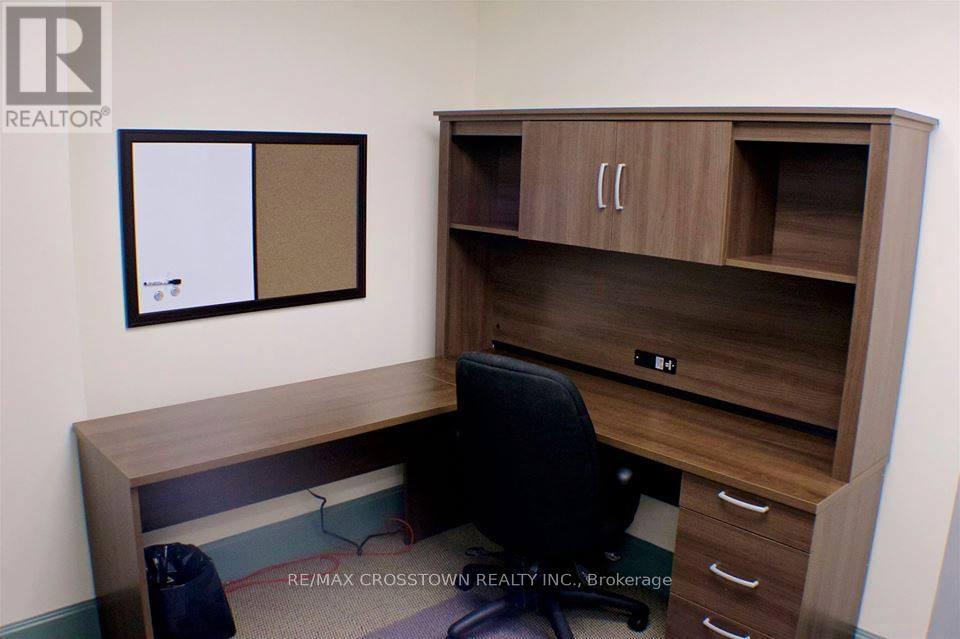 7-4 - 17075 Leslie Street, Newmarket, Ontario  L3Y 8E1 - Photo 8 - N12932162