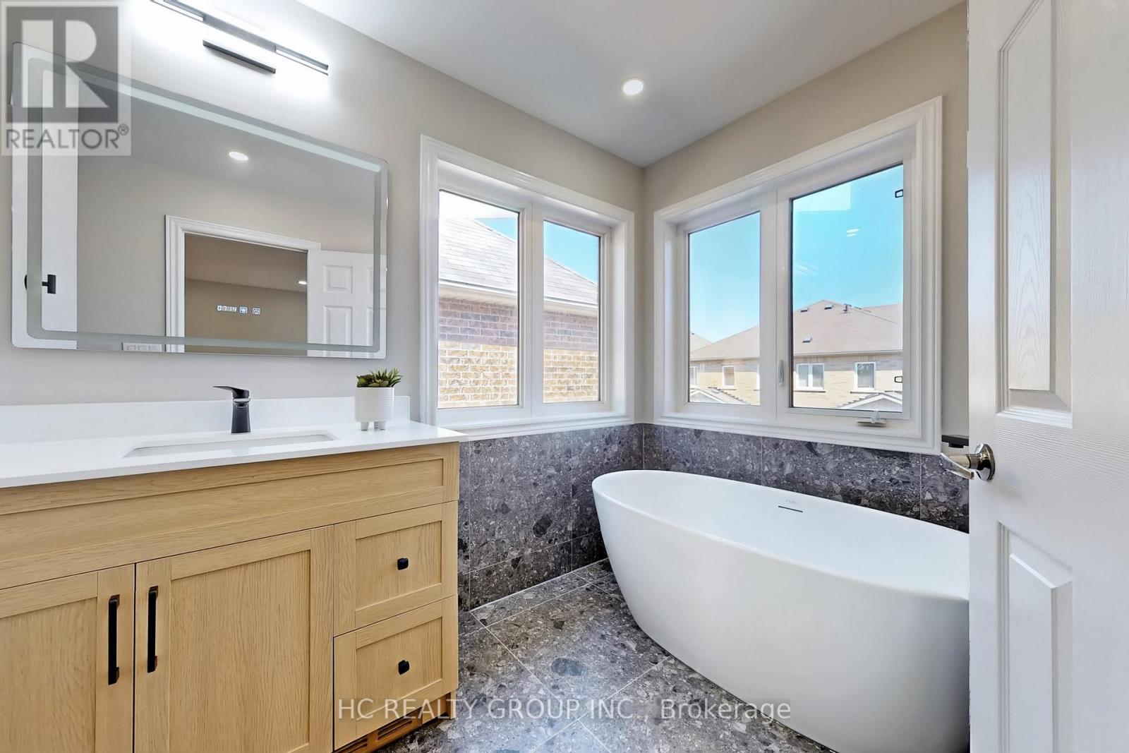 206 Wolf Creek Crescent, Vaughan, Ontario  L6A 4C4 - Photo 23 - N12932194