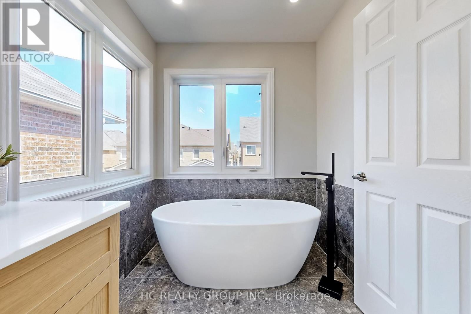 206 Wolf Creek Crescent, Vaughan, Ontario  L6A 4C4 - Photo 24 - N12932194