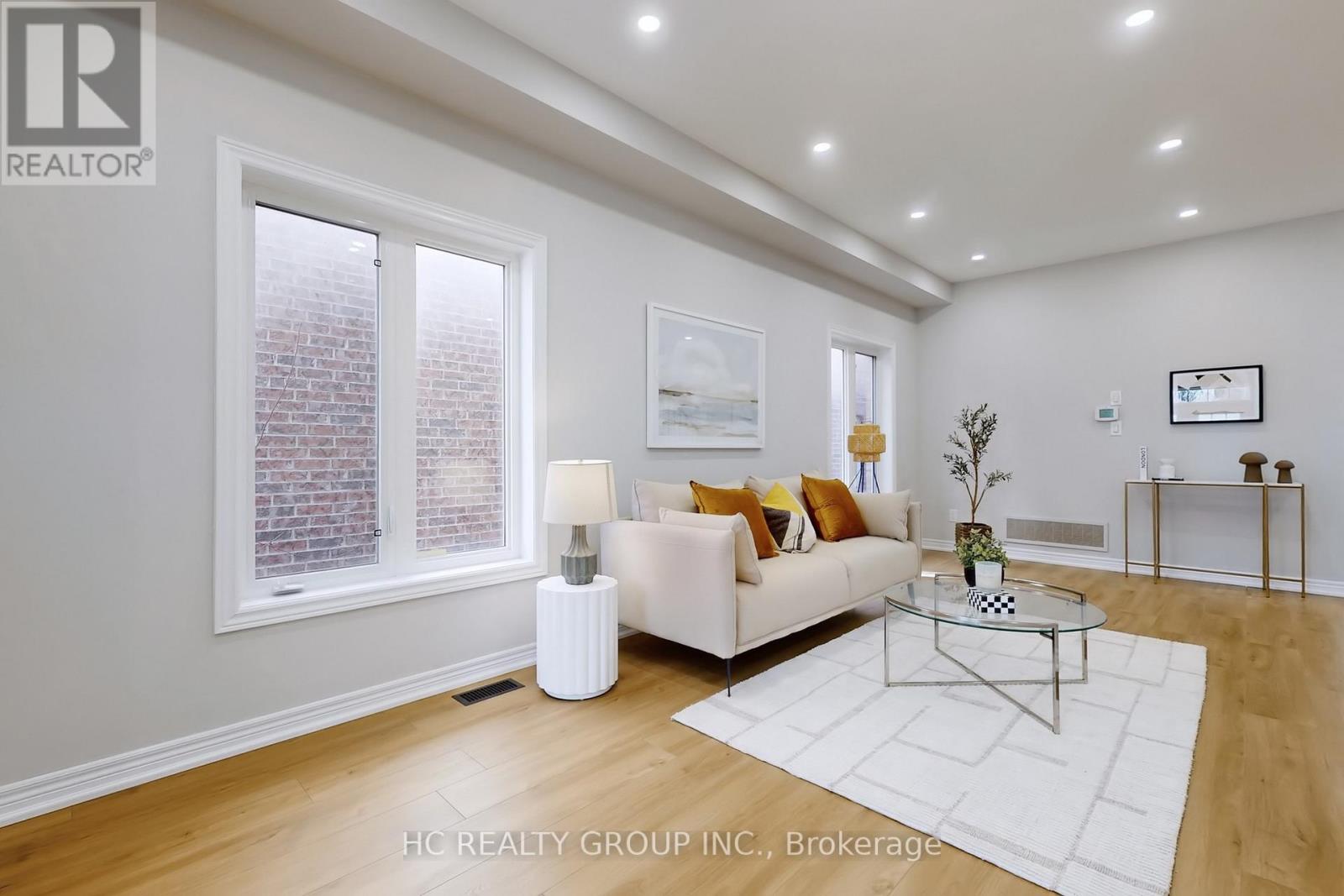 206 Wolf Creek Crescent, Vaughan, Ontario  L6A 4C4 - Photo 4 - N12932194