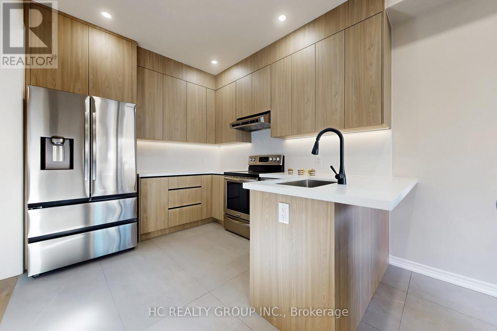 206 Wolf Creek Crescent, Vaughan, Ontario  L6A 4C4 - Photo 7 - N12932194